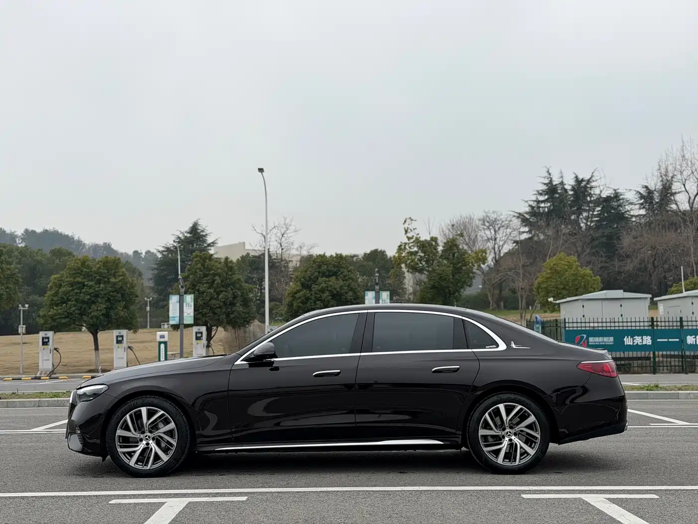 Mercedes-Benz E-Class 2024 E 300 L Fashion фото 4