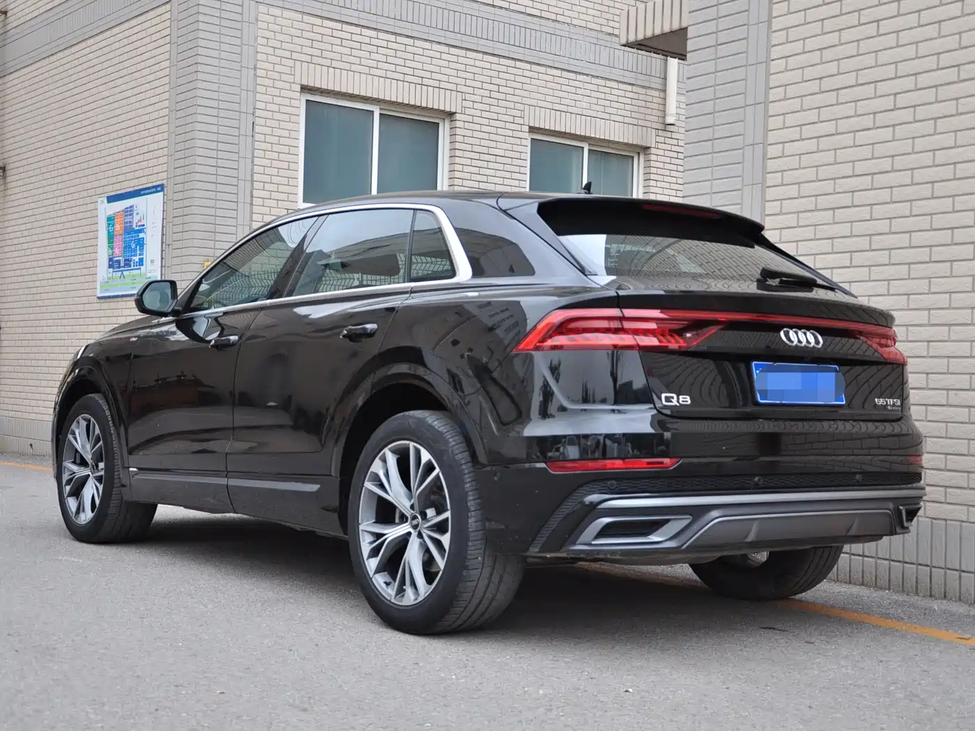 Audi Q8 2022 55 TFSI Luxury Dynamic фото 4