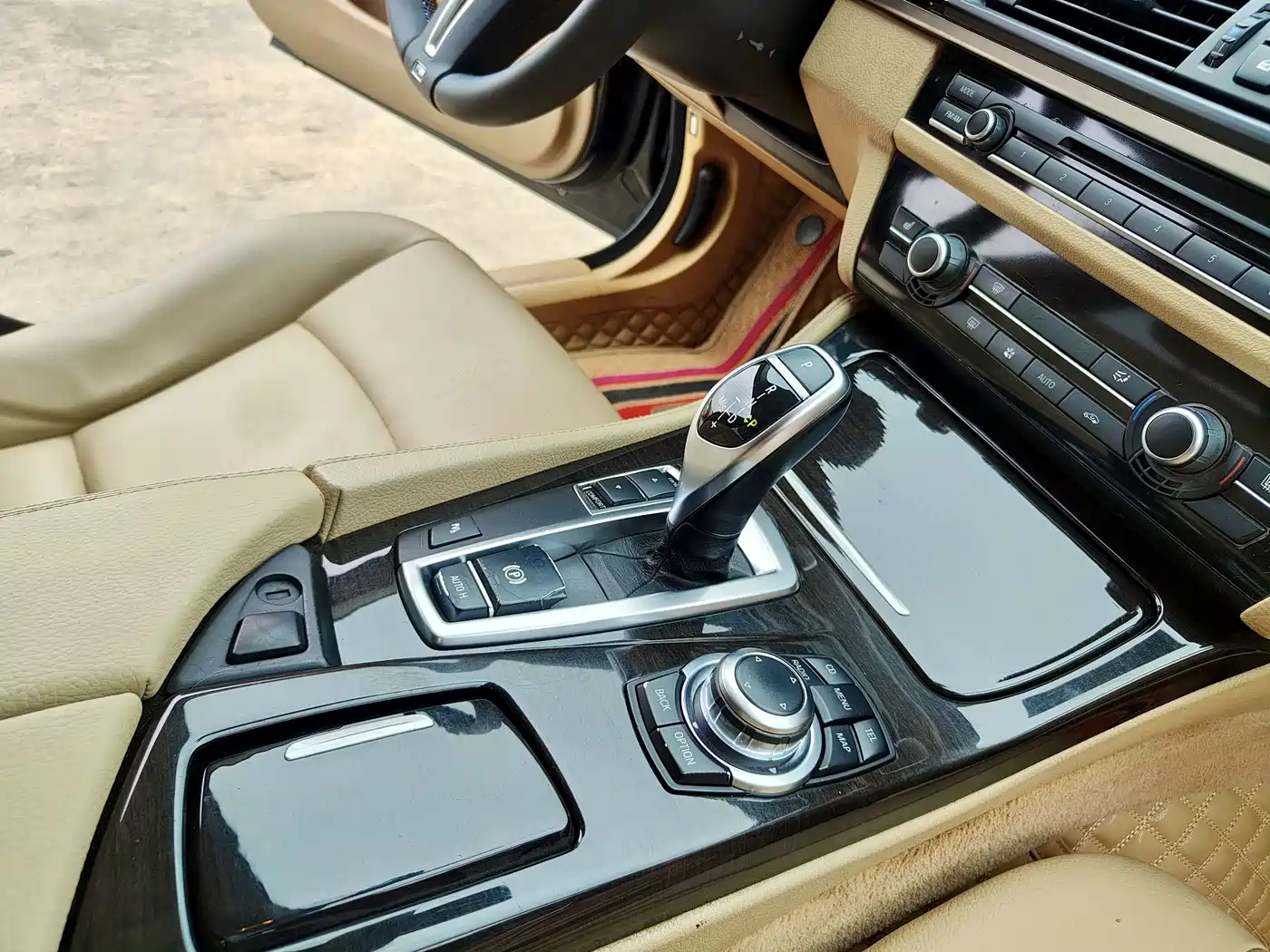 BMW 5 Series 2012 535Li Luxury фото 53
