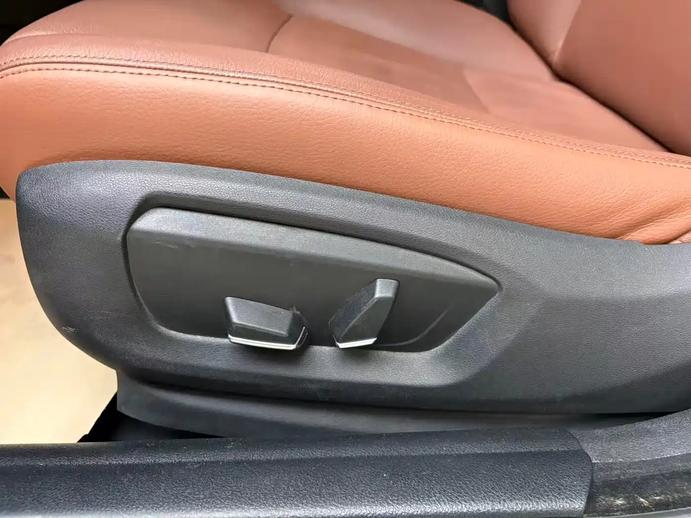 BMW 5 Series 2014 520Li Elegance фото 15