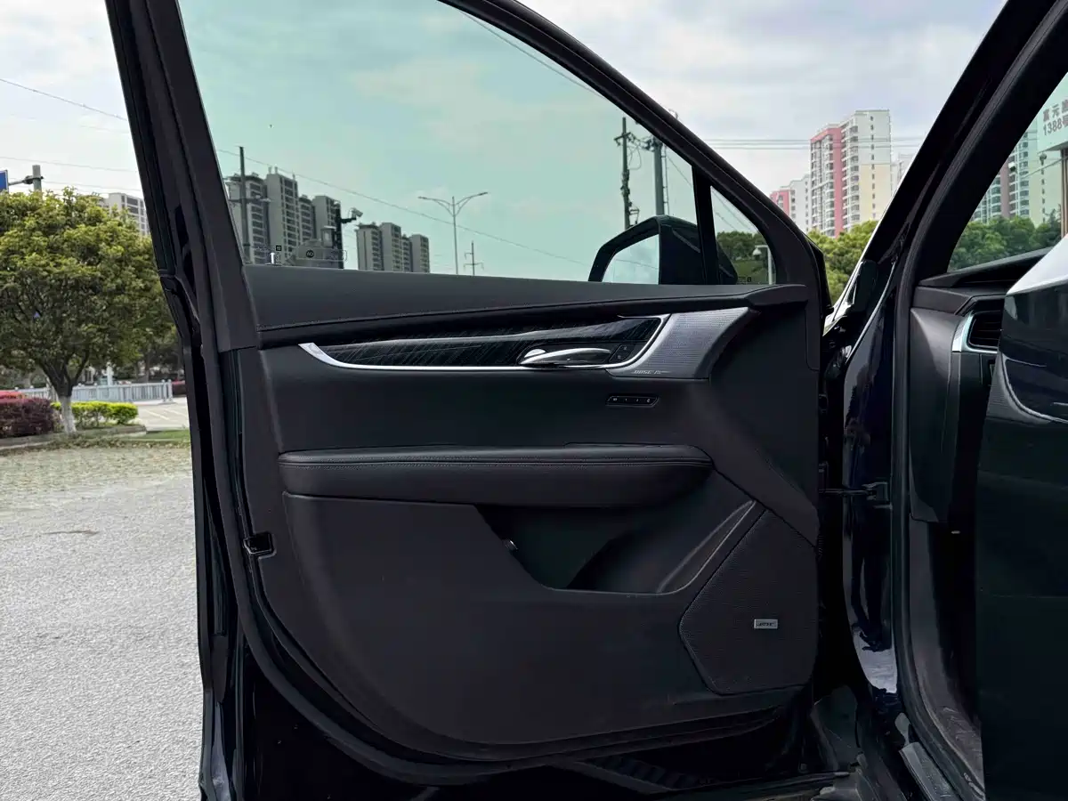 Cadillac XT6 2022 2.0T 6-Seater 4WD Platinum Edition фото 23