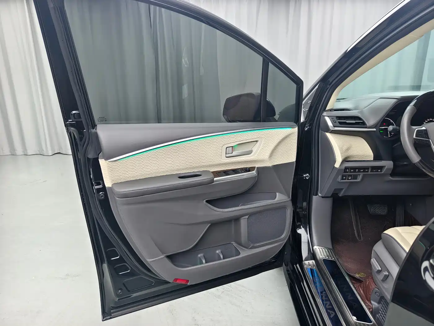 Toyota Sienna 2023 2.5L Hybrid Comfort Edition фото 7