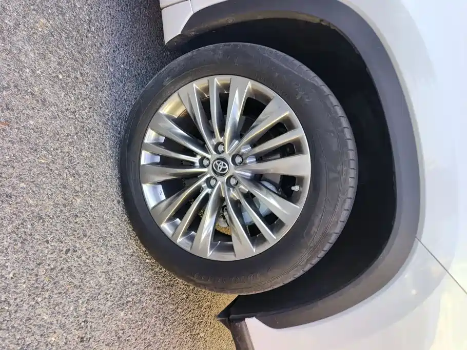 Photo 6 - Toyota Highlander