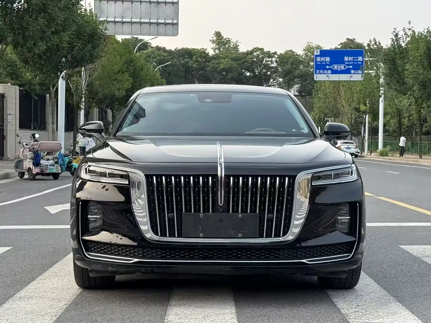 Hongqi H9 2022 2.0T Smart Connect Flag Enjoy Edition фото 2