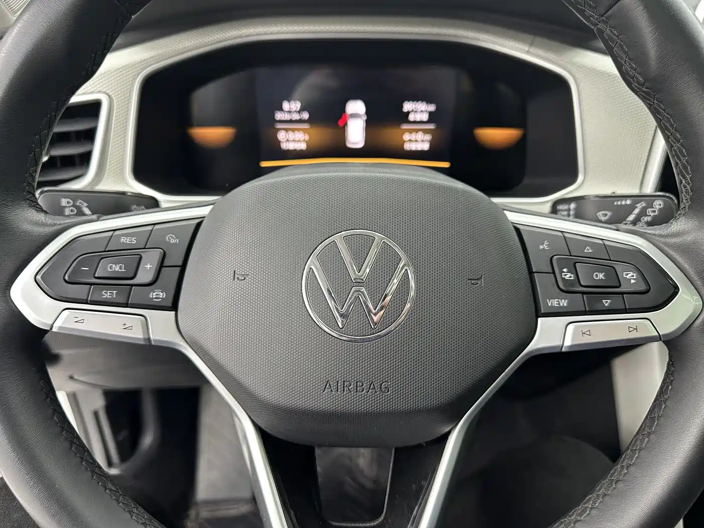 VOLKSWAGEN T-ROC EXPLORING SONGS
