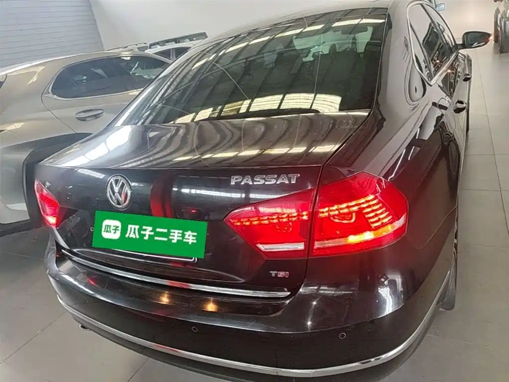 Volkswagen Passat 2014 1.8TSI DSG Executive Edition фото 6