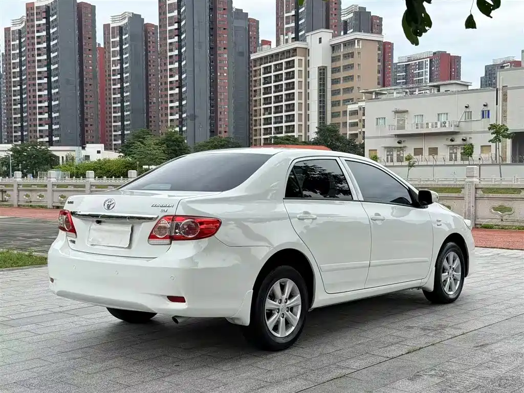 Toyota Corolla 2013 Special Edition 1.6L Automatic Cool GL фото 9