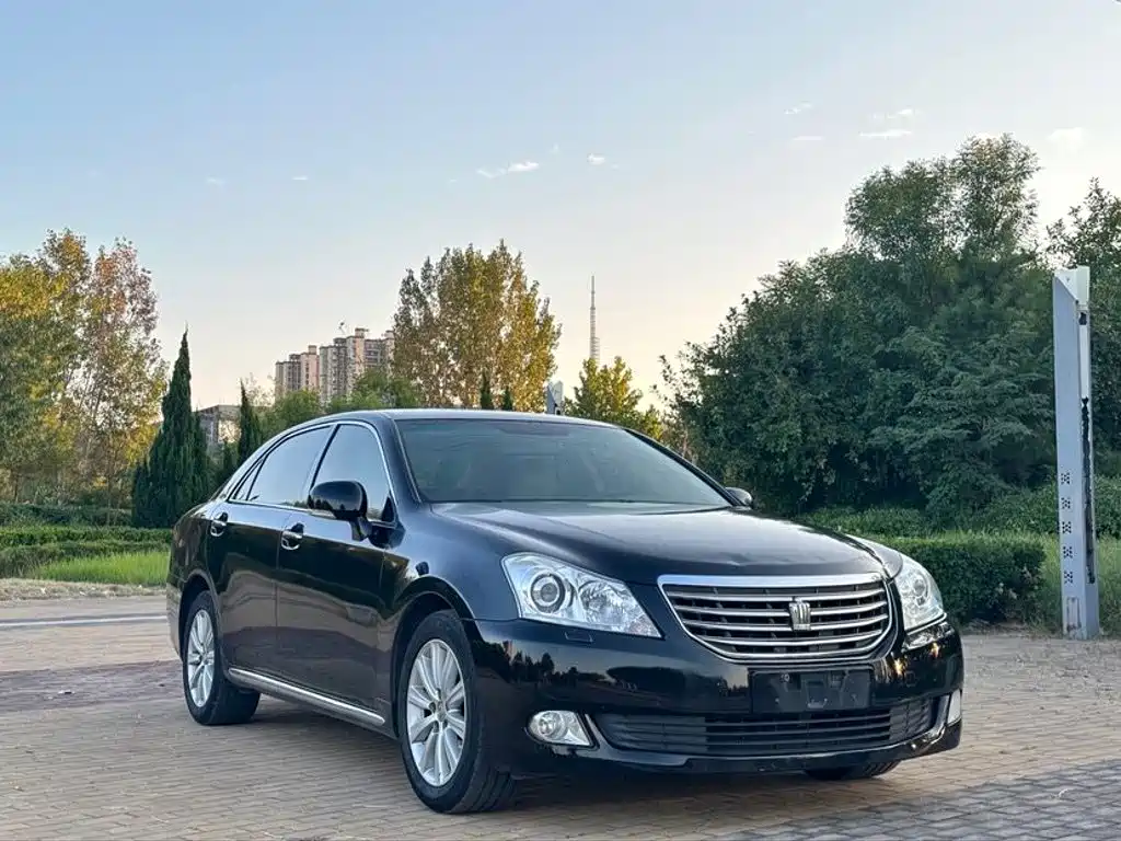 Photo 3 - Toyota Crown