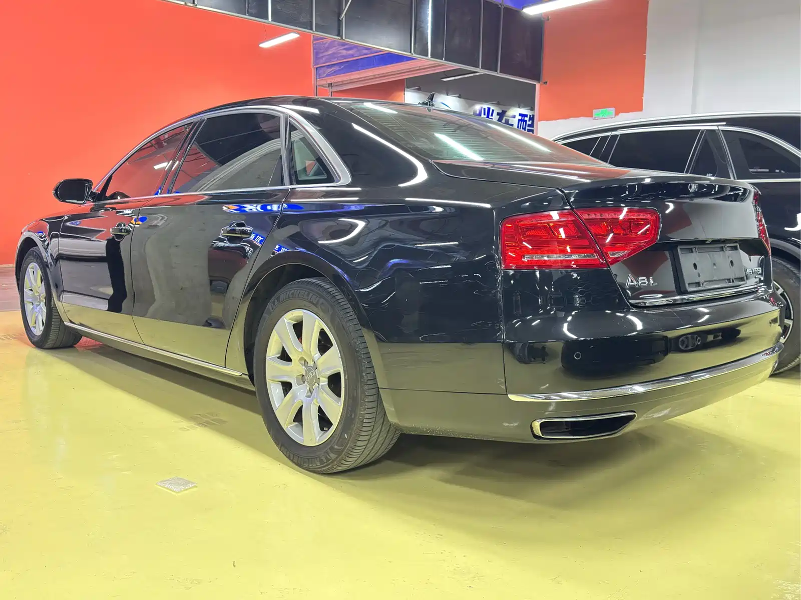 Фото 9 - Audi A8