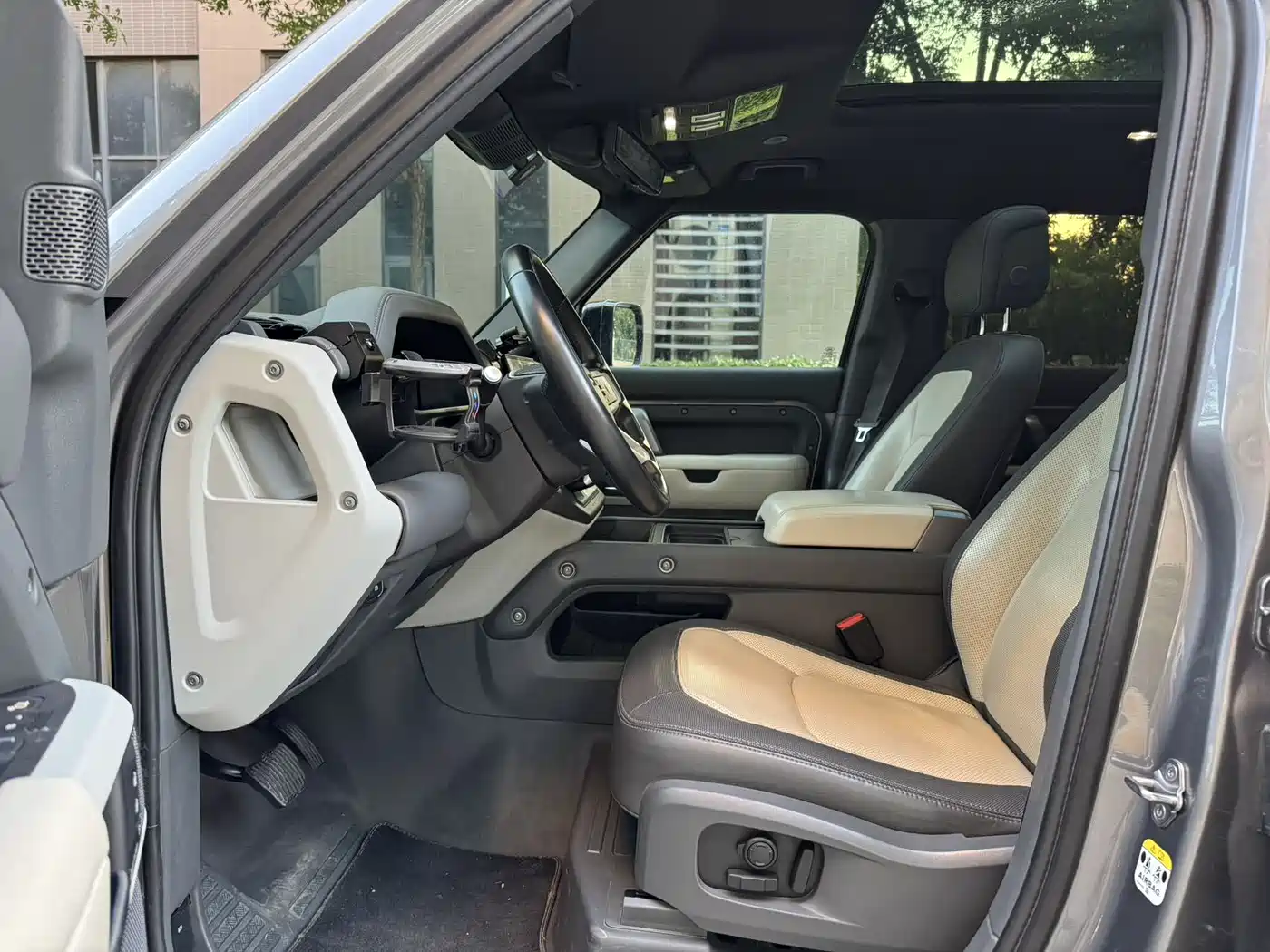 Land Rover Defender 2023 Model 110 3.0T P400 X-DYNAMIC HSE фото 6