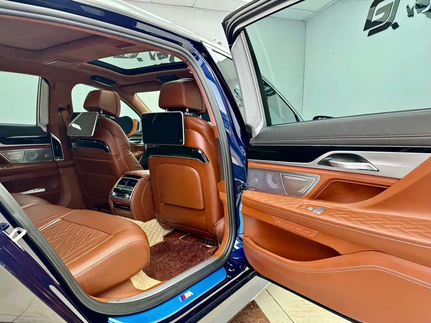 BMW 7 Series 2022 740Li xDrive Executive M Sport Package фото 9