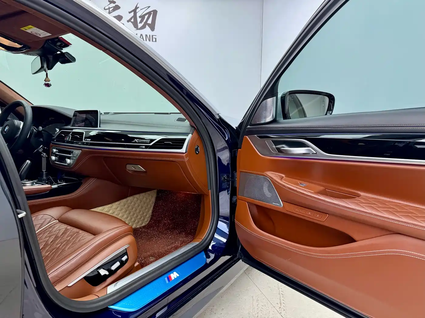 BMW 7 Series 2022 740Li xDrive Executive M Sport Package фото 12