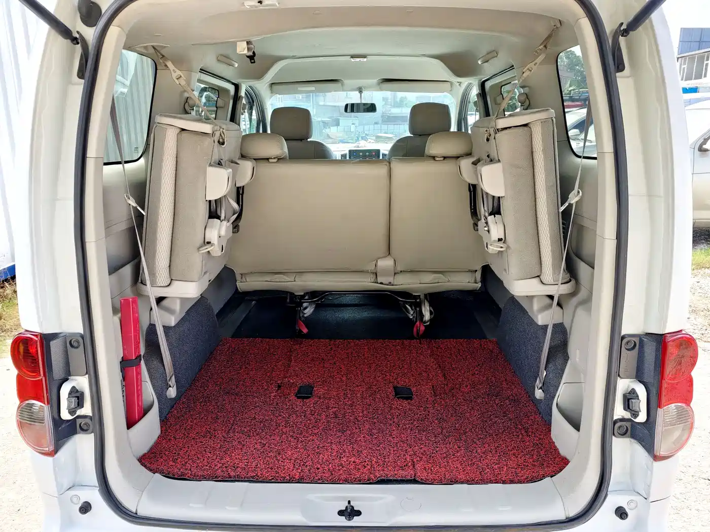 Nissan NV200 2016 2016 Facelift 1.6L CVT Luxury
