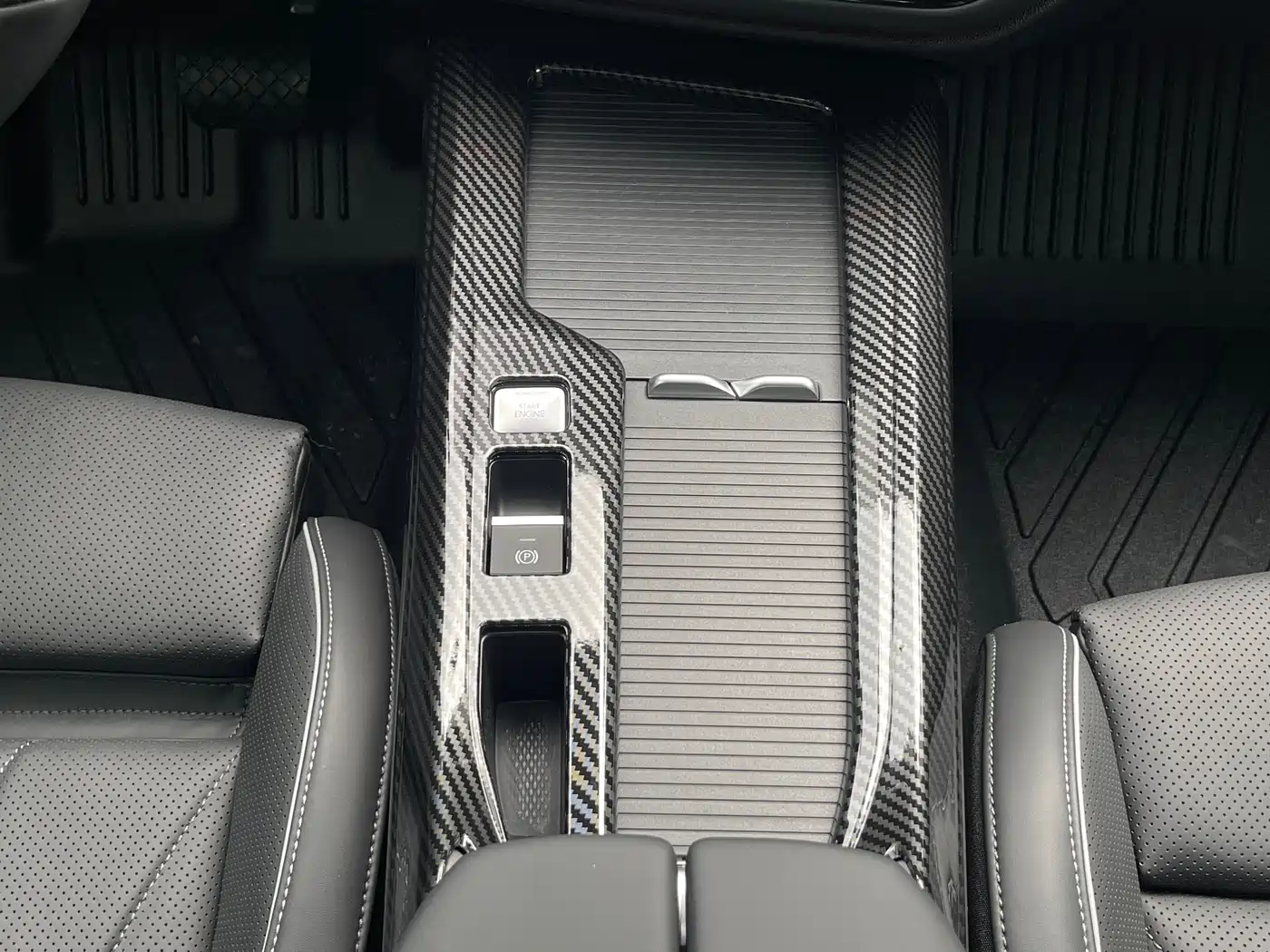 Volkswagen Passat 2025 Pro 380TSI Dragon Fortune Edition фото 13