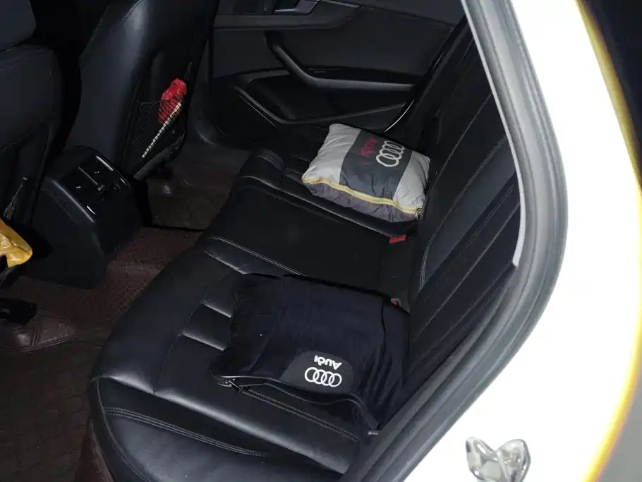 Фото 11 - Audi A4L