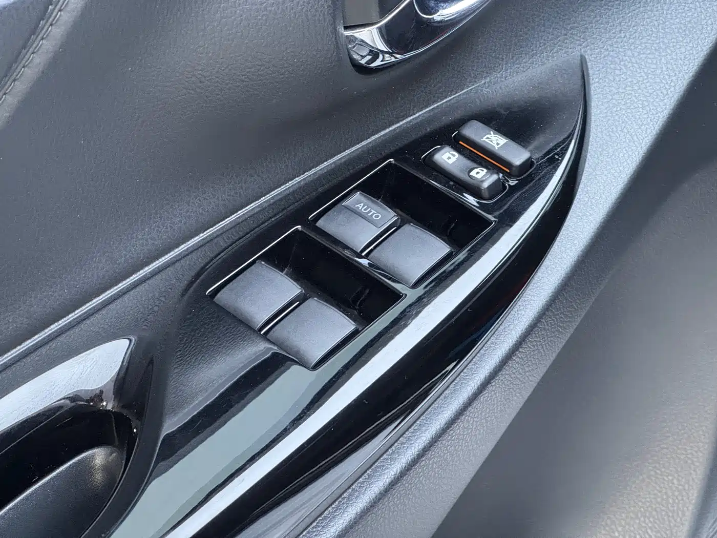 TOYOTA YARIS L ZHIXUAN