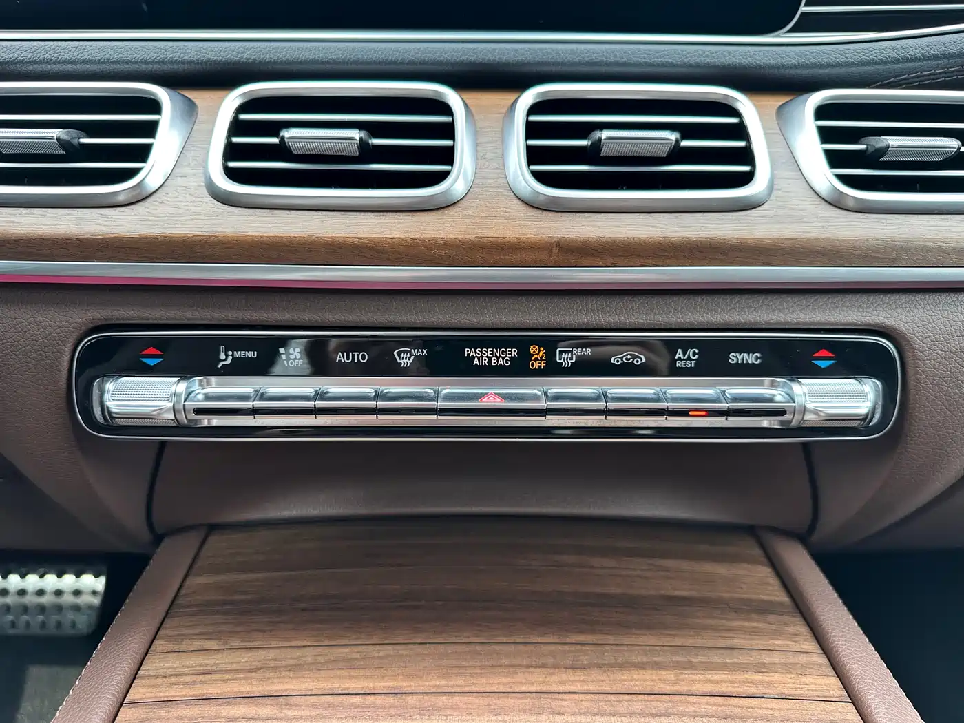 Mercedes-Benz GLS 2024 Model GLS 450 4MATIC Luxury фото 23