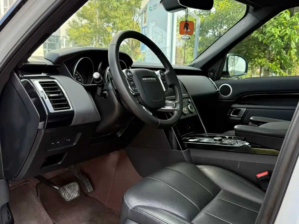Land Rover Discovery 2018 3.0 SC V6 SE фото 4