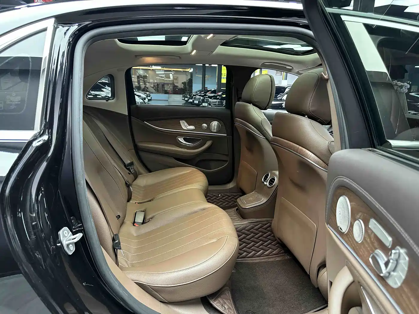 Mercedes-Benz E-Class 2022 E 300 L Luxury фото 6