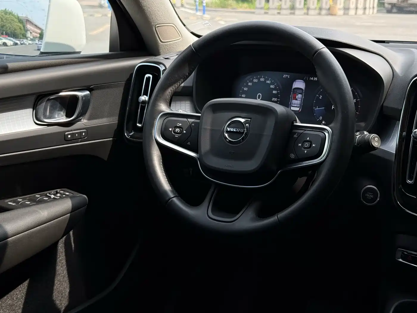 Фото 6 - Volvo XC40