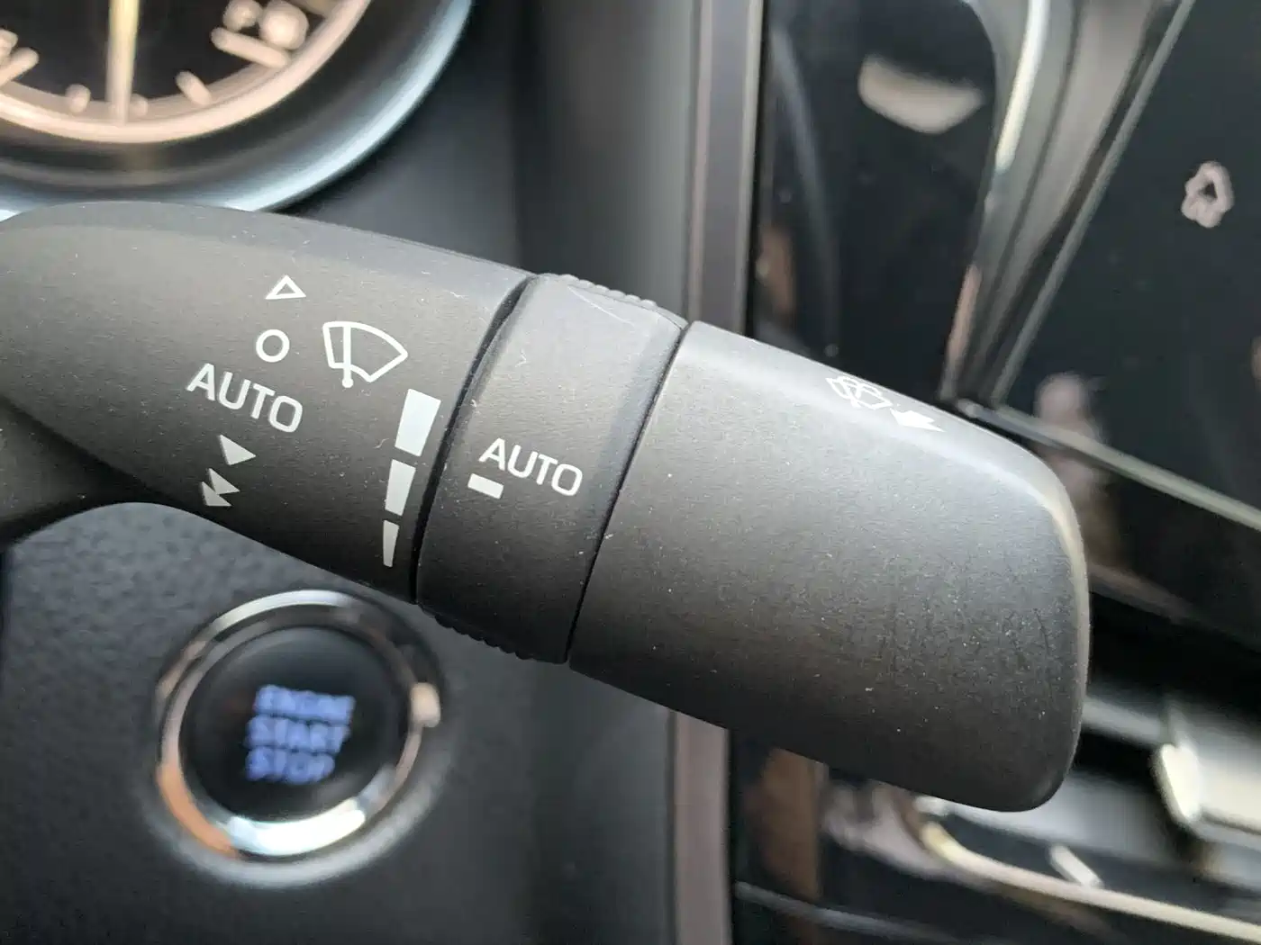 Toyota Camry 2023 2.0G Luxury Edition фото 15
