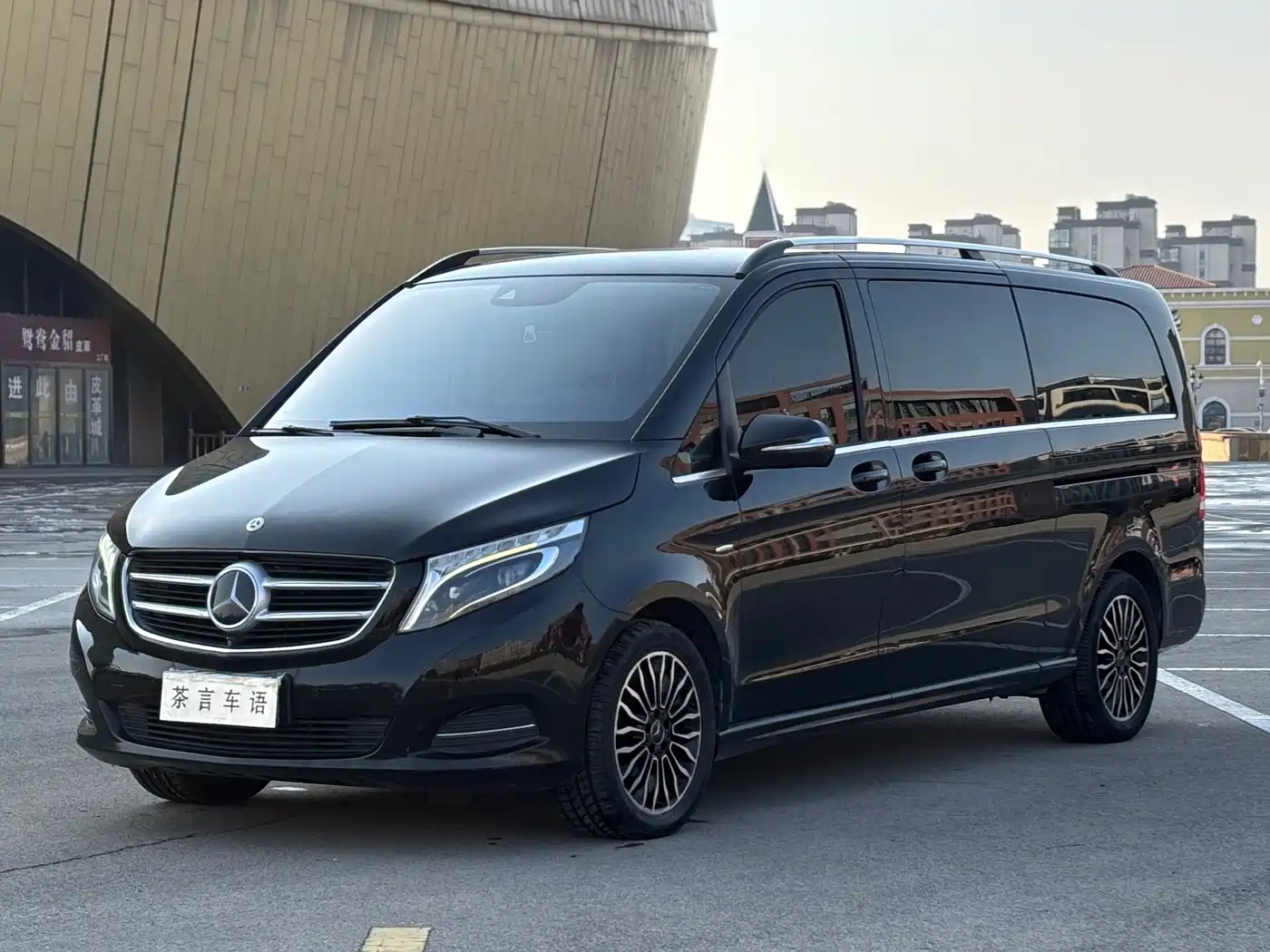 Mercedes-Benz V-Class 2017 Model V 260 L Premium Extended Edition