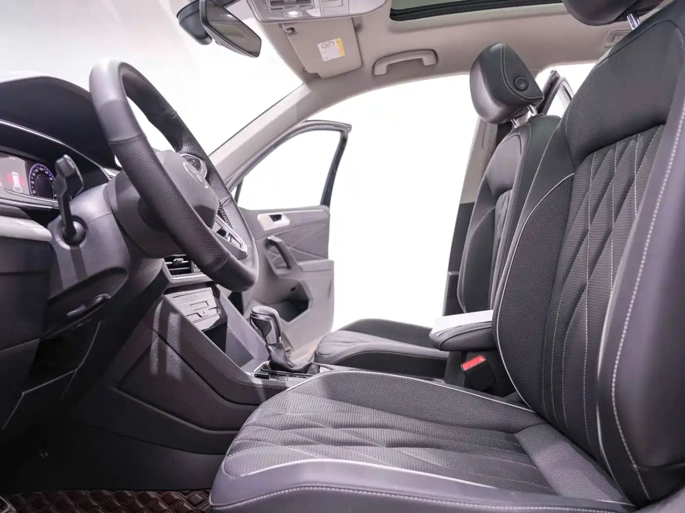 Volkswagen Tiguan L 2024 330TSI Automatic 2WD R-Line Premium Enjoyment Edition фото 24