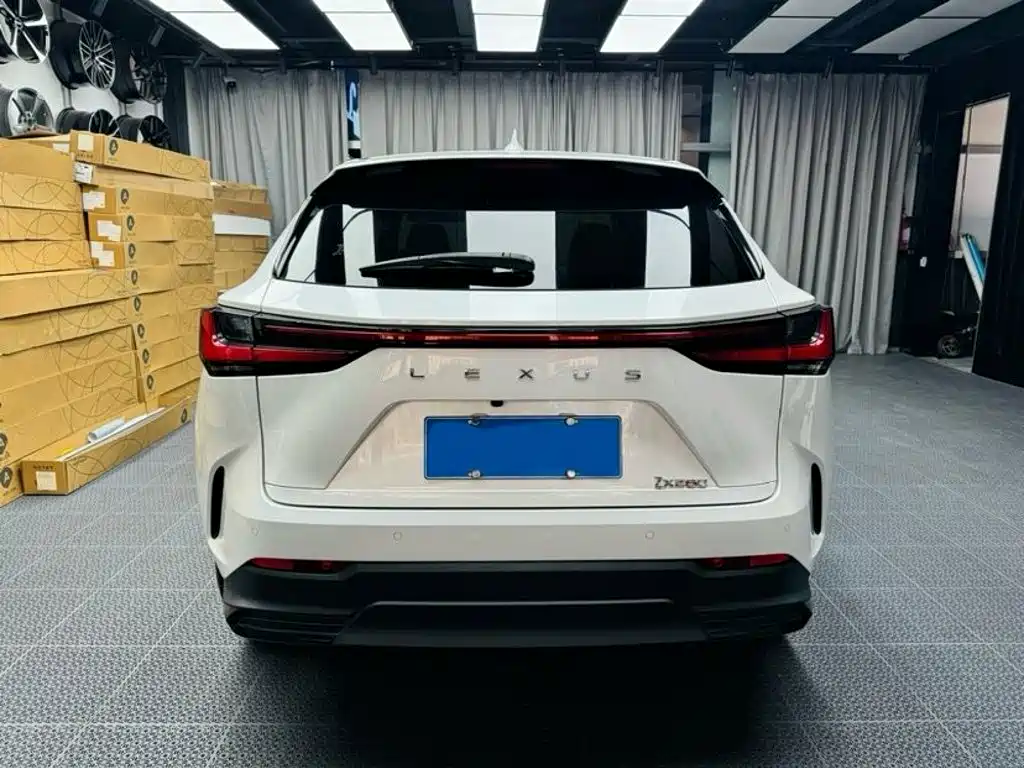 Фото 4 - Lexus NX