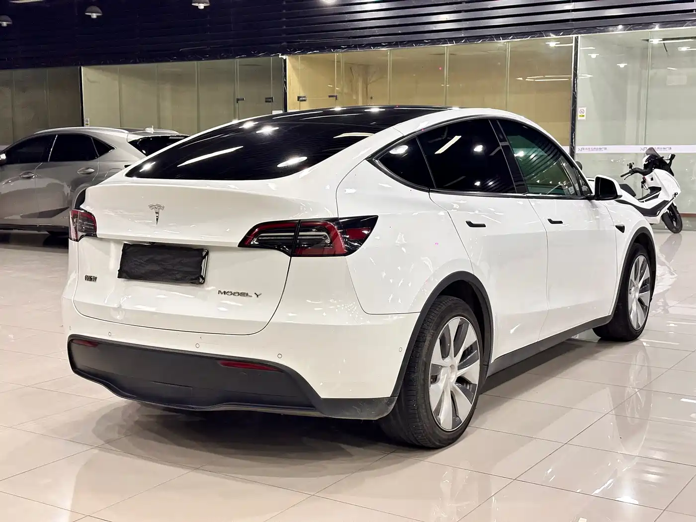 Фото 11 - Tesla Model Y