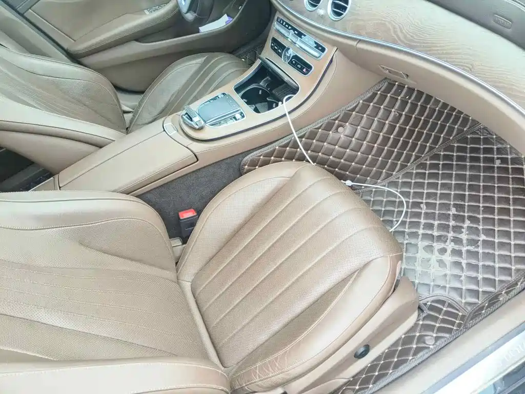 Mercedes-Benz E-Class, миниатюра 12