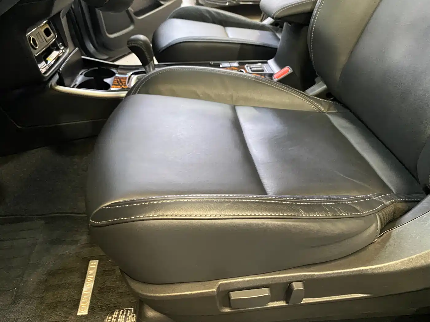 Mitsubishi Outlander 2019 2.0L 2WD Enjoy 7-Seater China VI фото 17