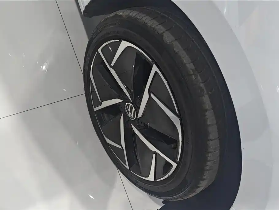 Volkswagen Lavida 2023 300TSI DSG Starlight Full Comfort Edition фото 6