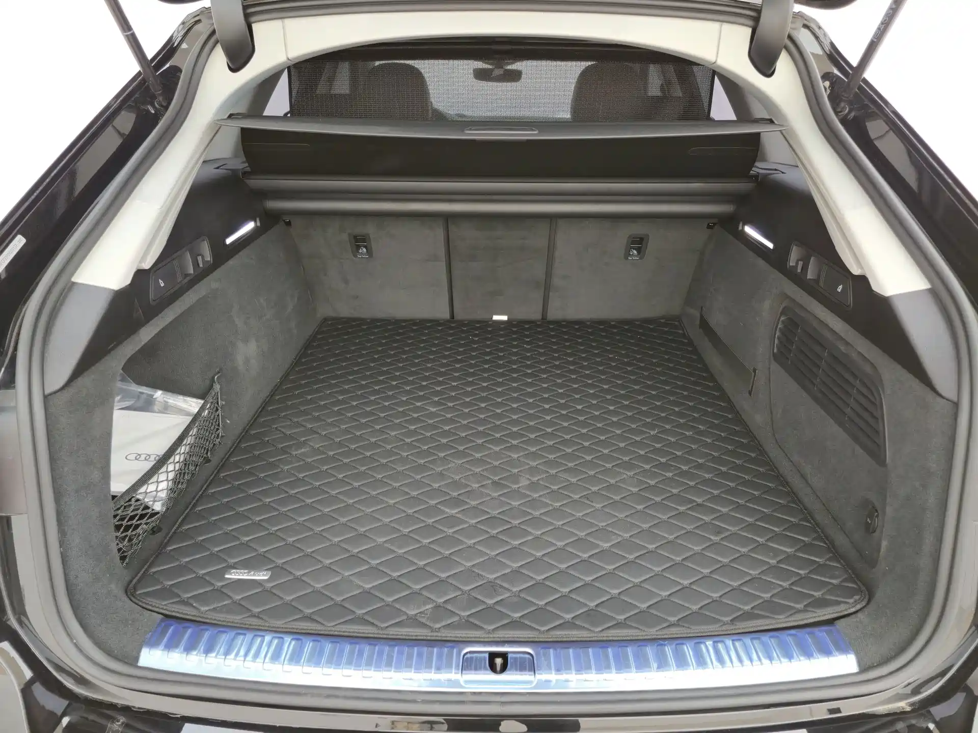 Photo 21 - Audi A6 (Import)