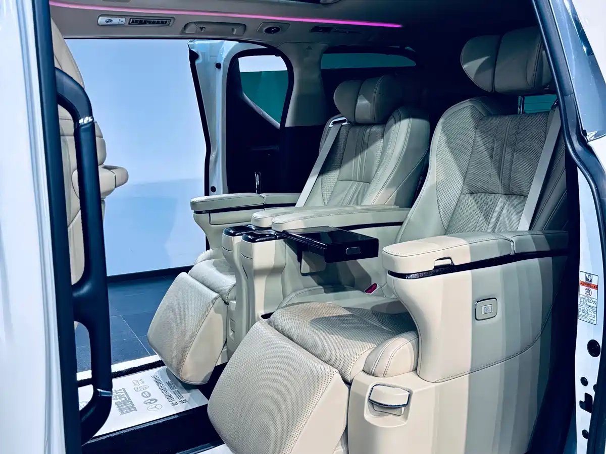 Toyota Alphard 2021 Hybrid 2.5L Premium фото 17
