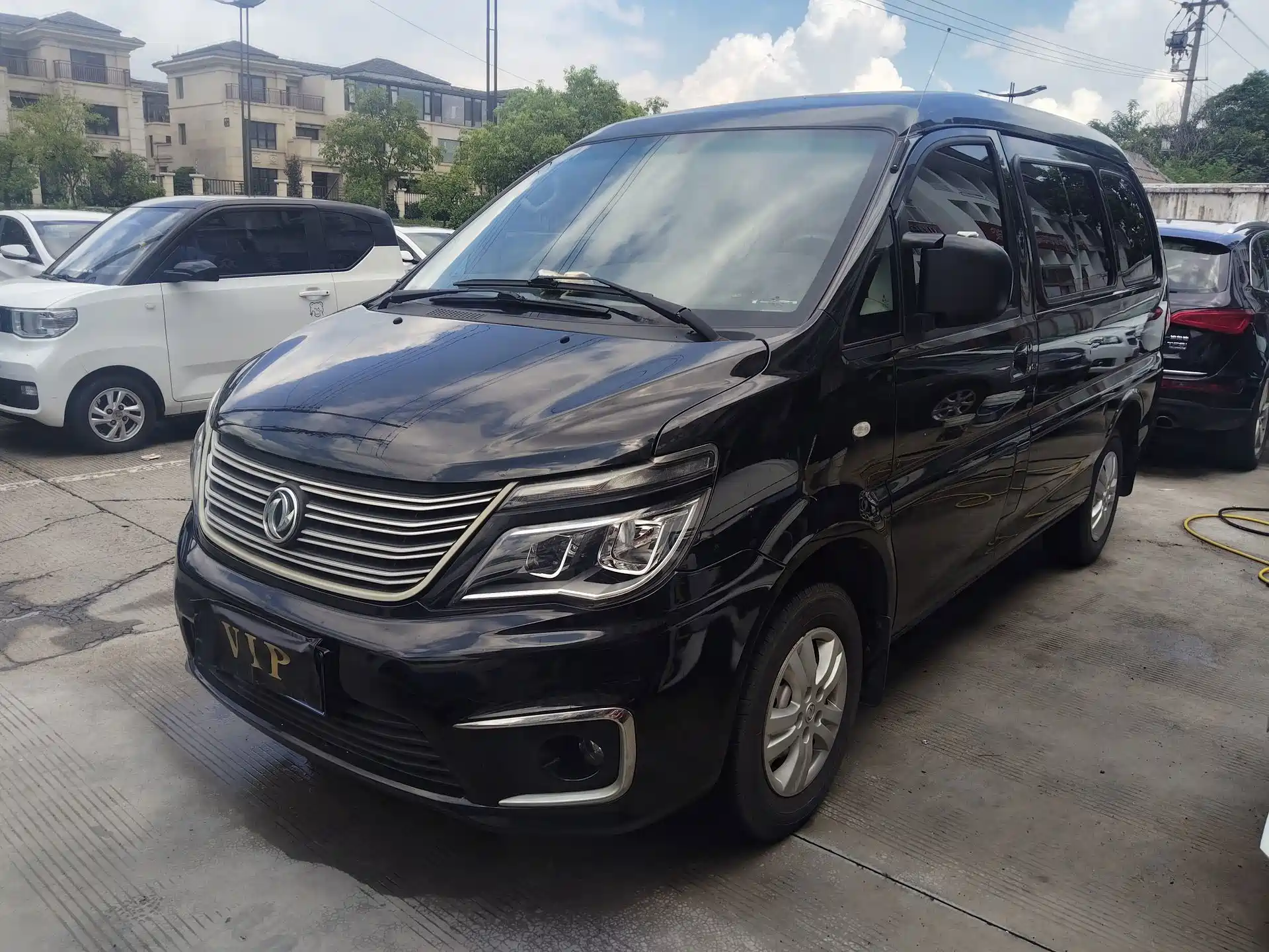 صورة 1 - Dongfeng Fengxing Lingzhi
