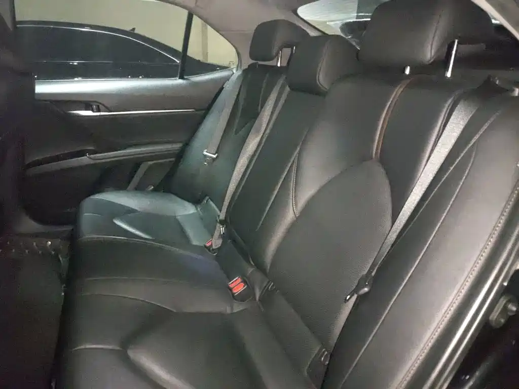 Фото 18 - Toyota Camry