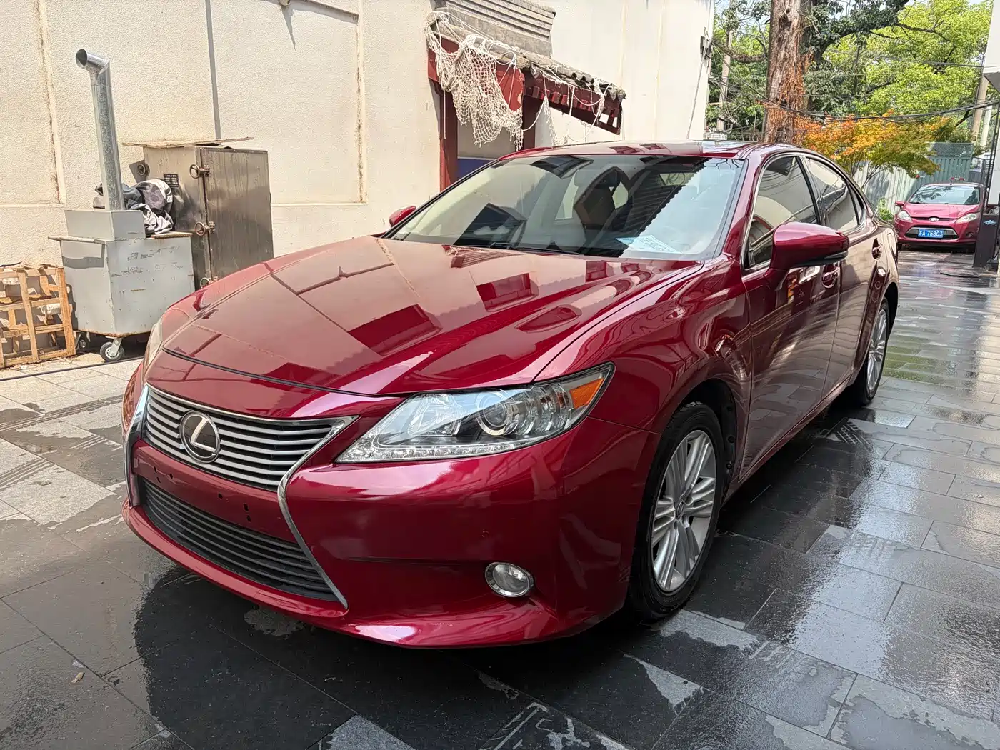 Фото 1 - Lexus ES