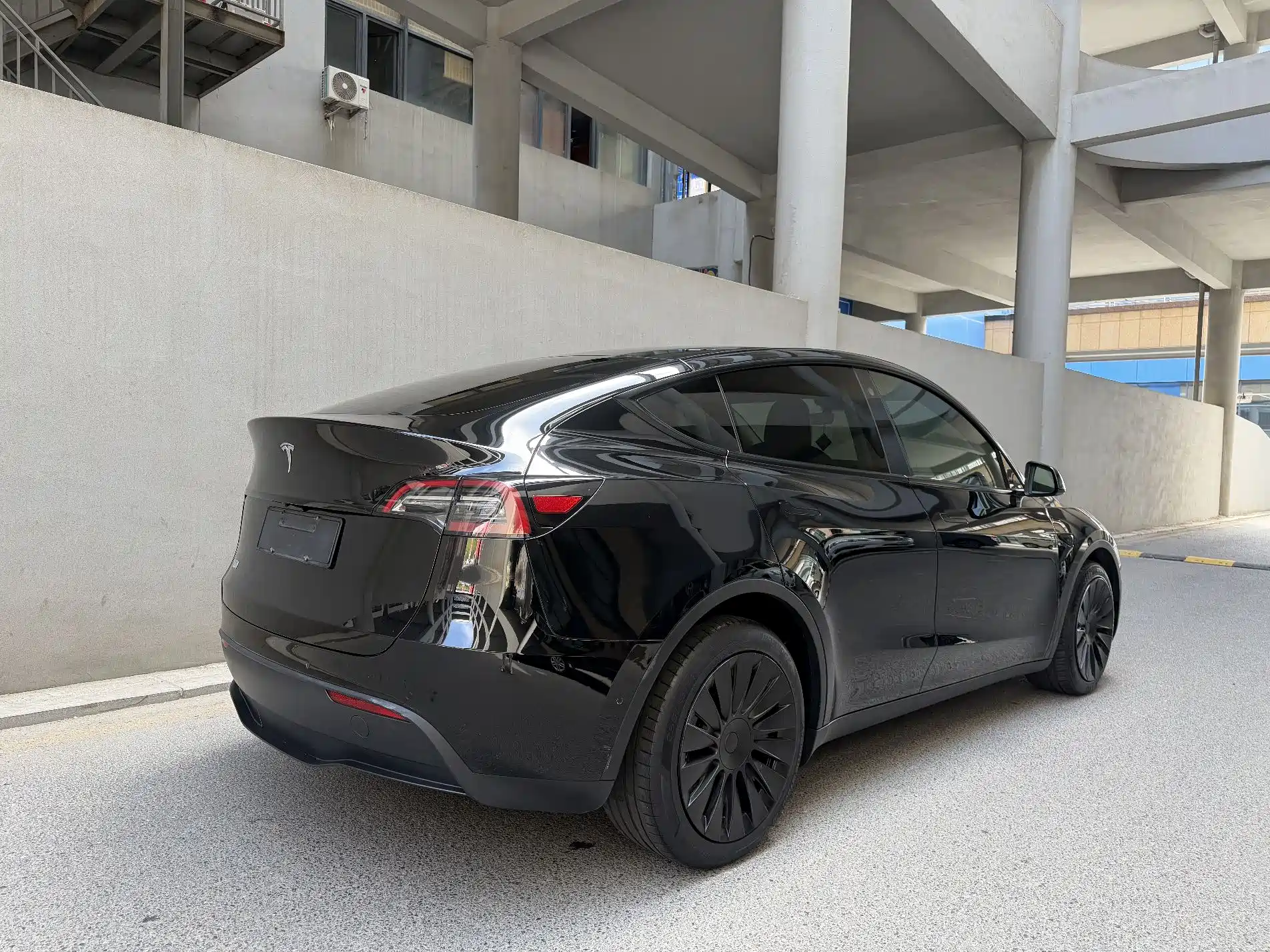 Фото 3 - Tesla Model Y