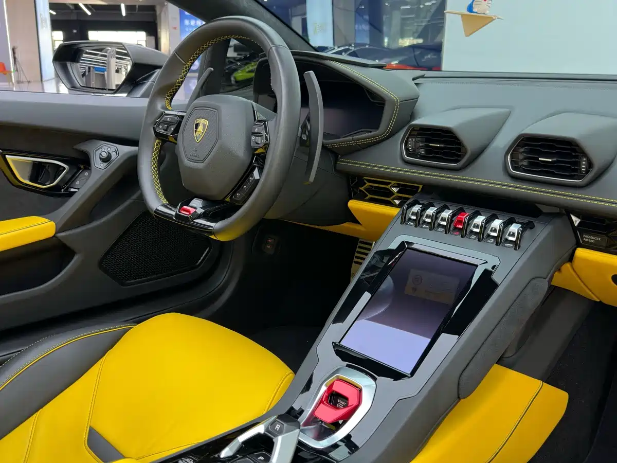 Фото 27 - Lamborghini Huracán