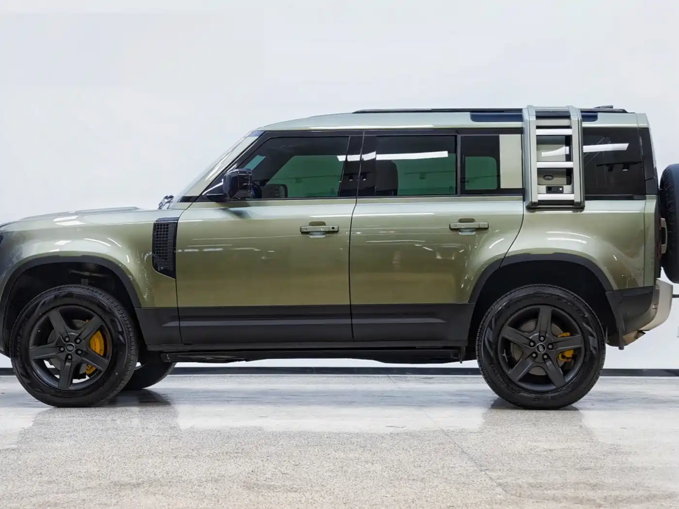 Land Rover Defender 2020 Model 110 P400 HSE фото 4