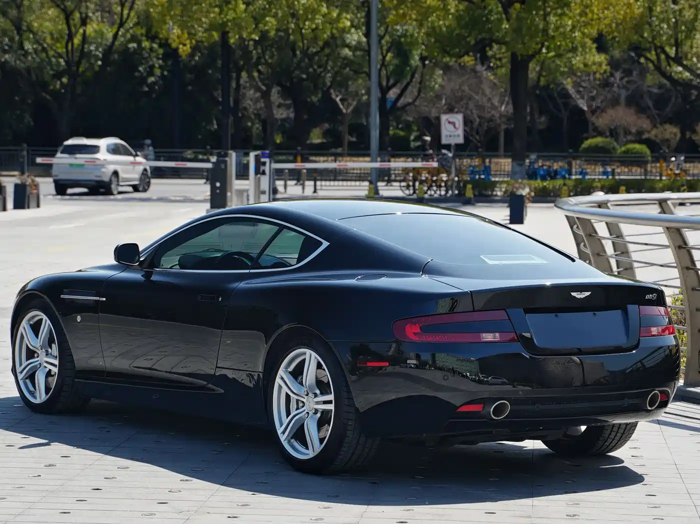 Aston Martin DB9 2009 2007 6.0L Touchtronic Coupe