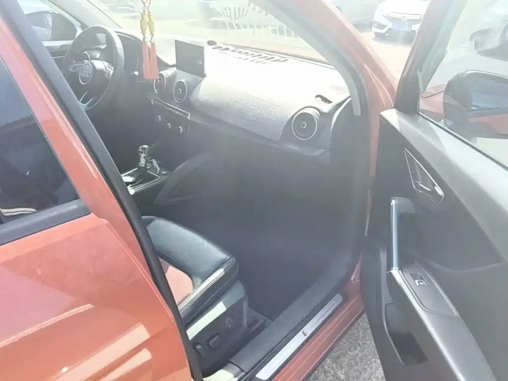 Photo 9 - Audi Q2L