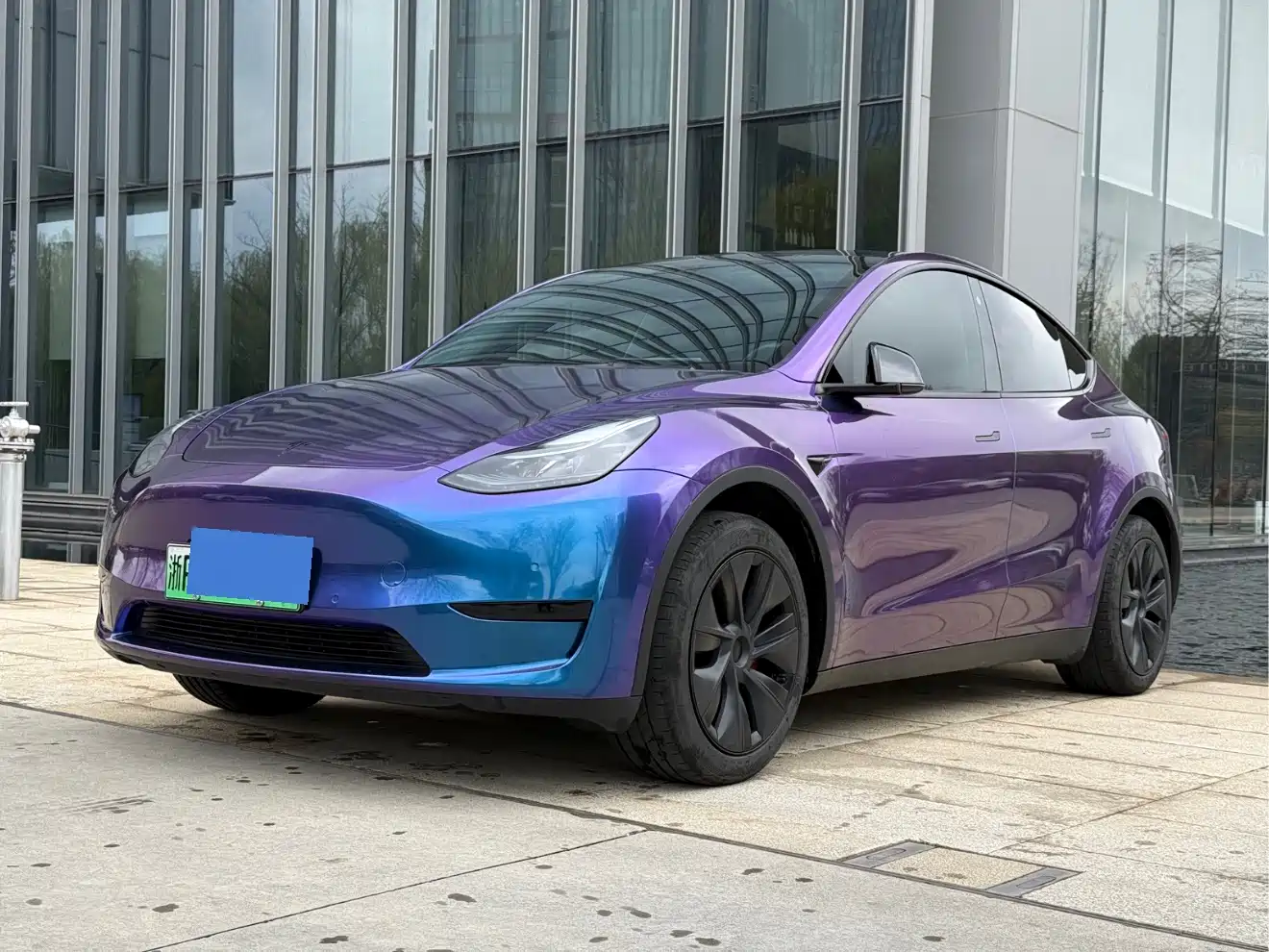 TESLA MODEL Y