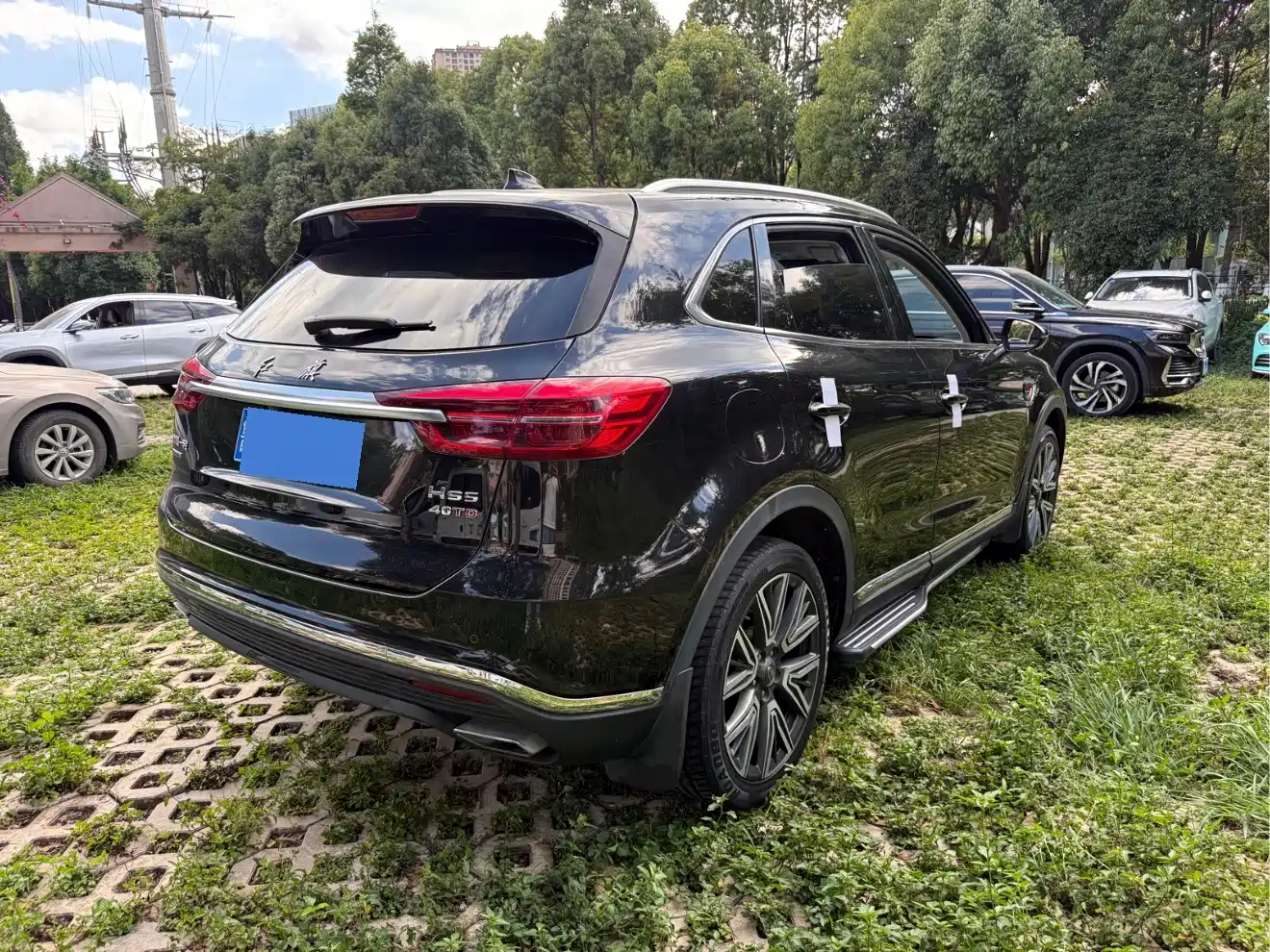 Фото 14 - Hongqi HS5