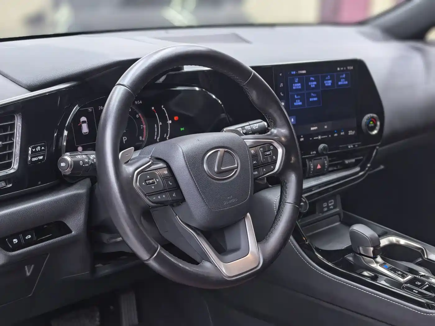 Фото 14 - Lexus NX