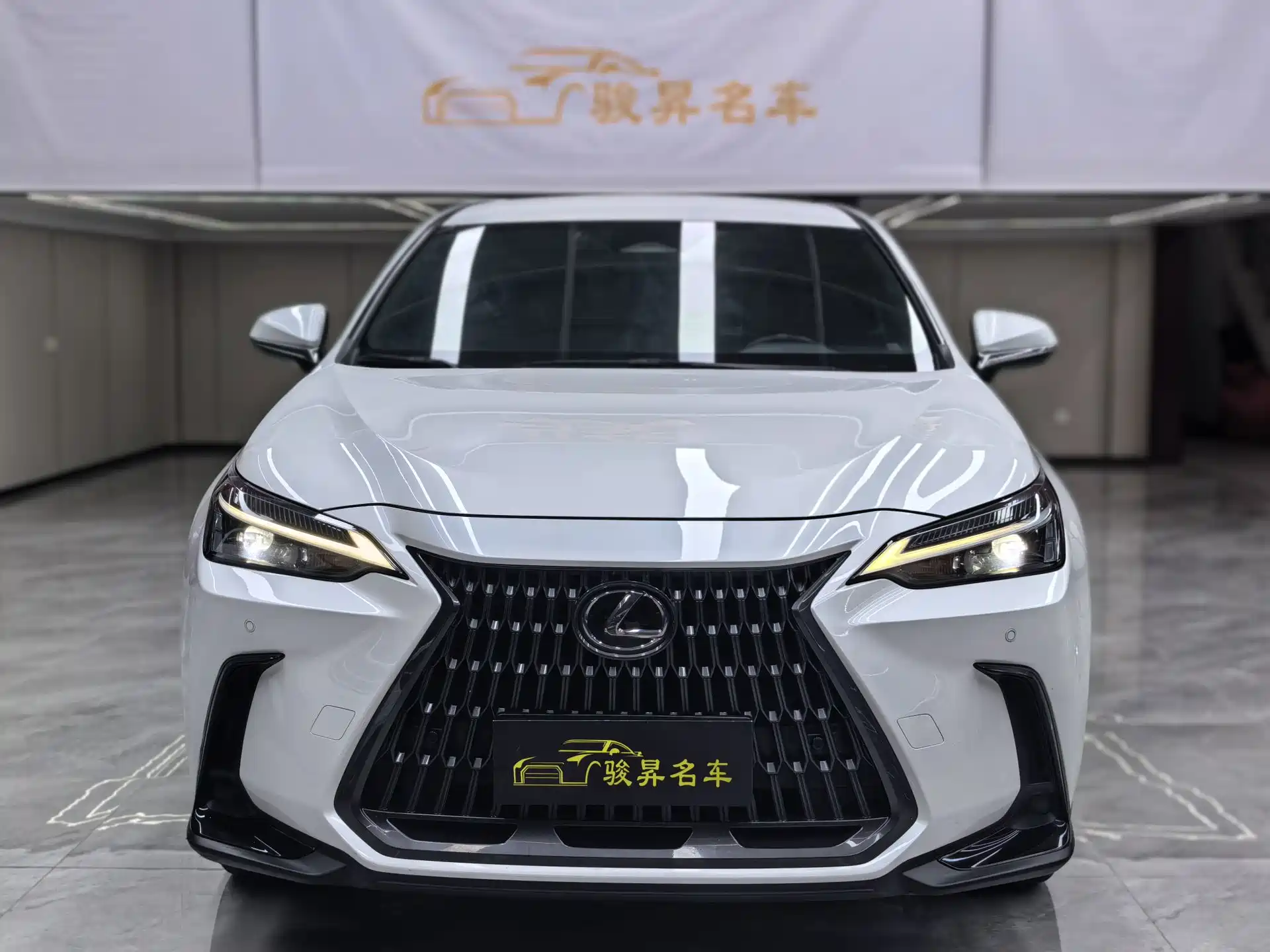 صورة 2 - Lexus NX