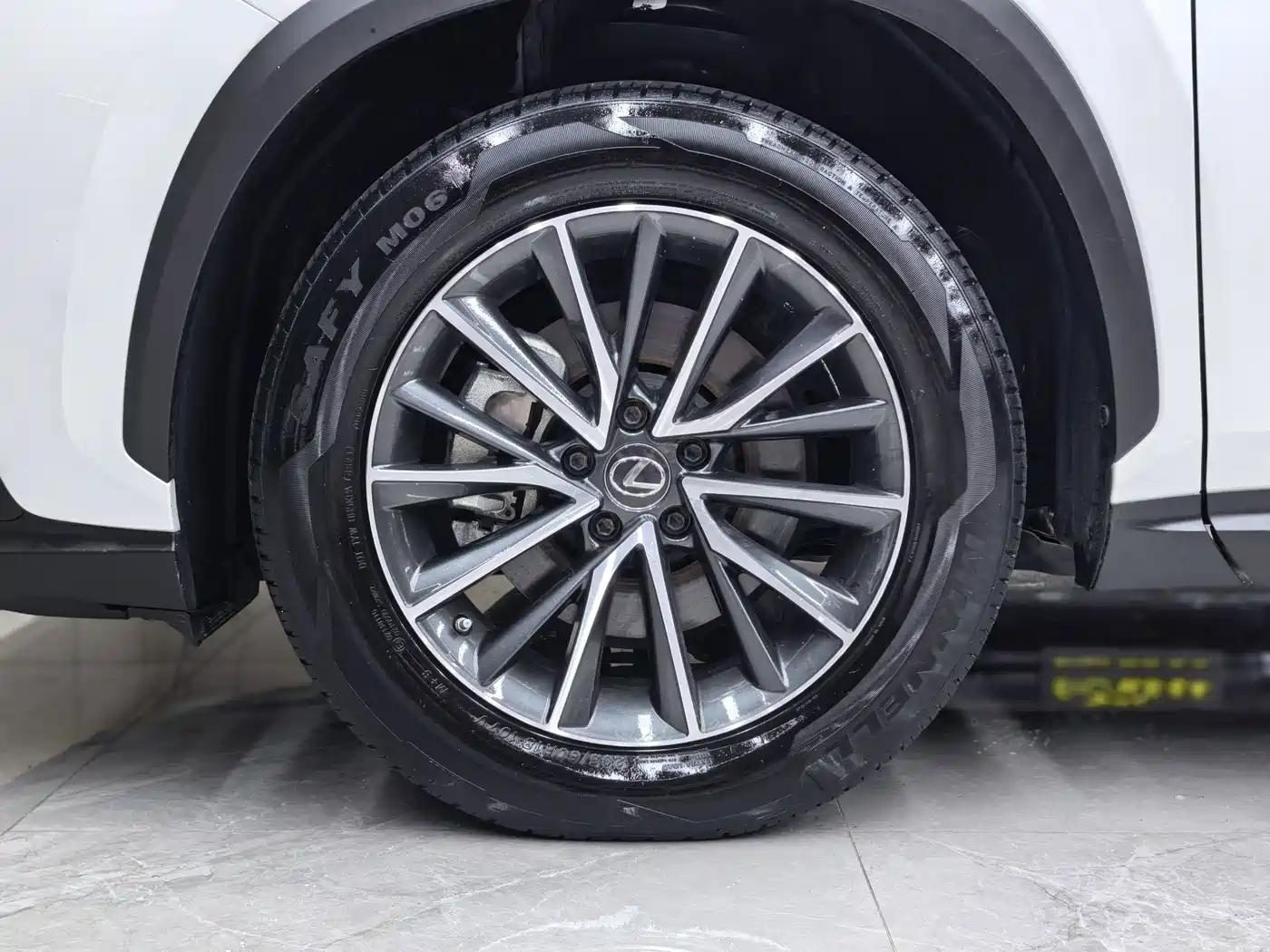 Фото 36 - Lexus NX