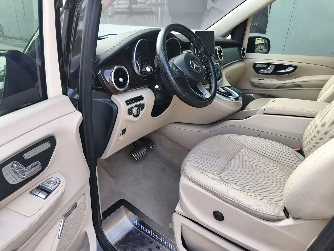 Mercedes-Benz V-Class 2017 2016 V 260 L Premium Long