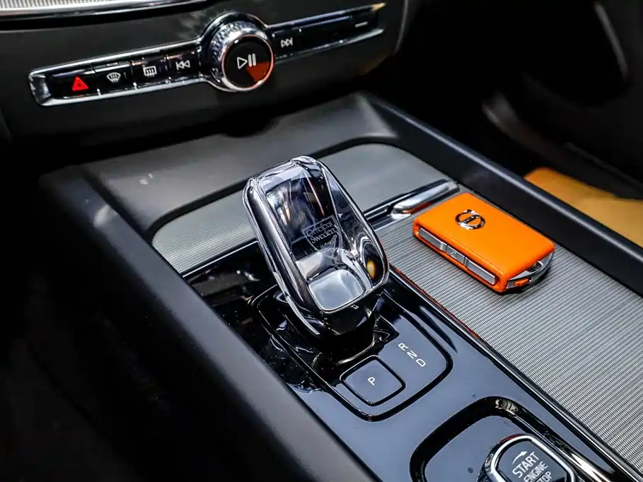 VOLVO XC60 PLUG-IN HYBRID