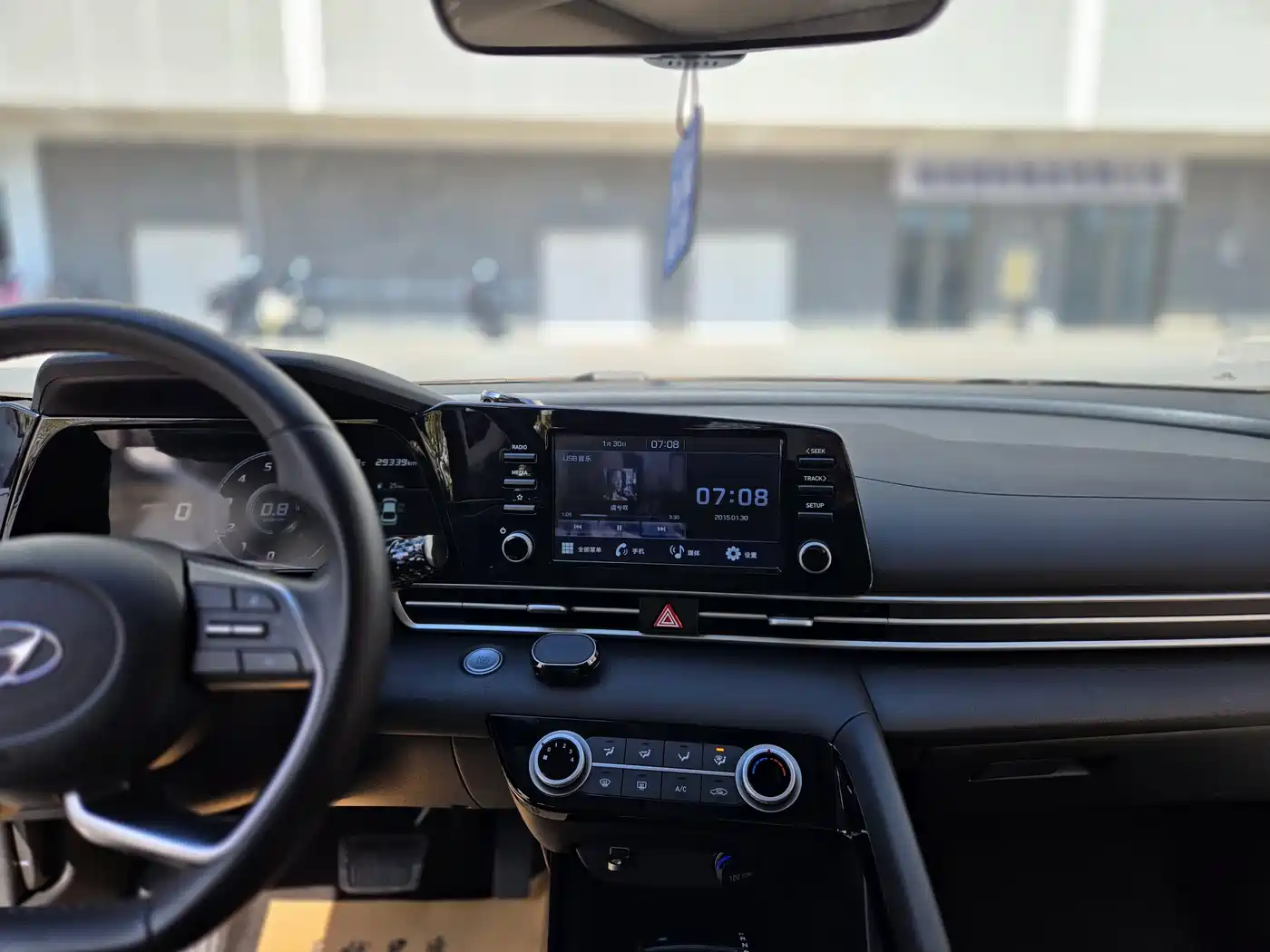 Hyundai Elantra 2021 1.5L CVT GLX Elite Edition фото 8